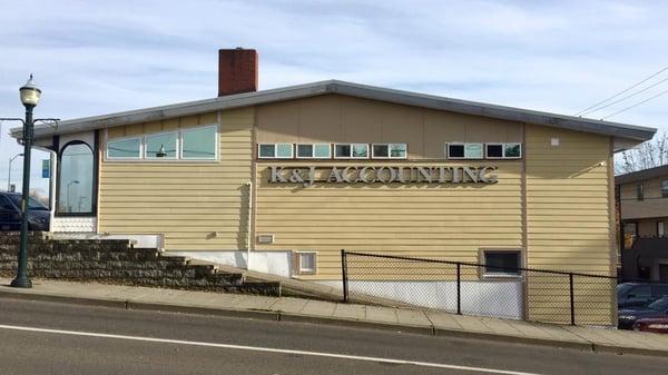 You can now recognize us from two sides of the building! Exciting times for K&J Accounting