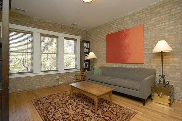 Love exposed brick? This home features a 2 bed, 1 bath located blocks from the EL and all that Lincoln Square has to offer.