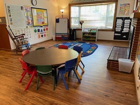 Our cozy in-home preschool offer a close community of families and the same academically structured schedule as our center.