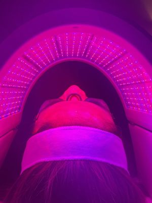 LED light therapy ensures two things: healthy, glowing skin and a true beauty nap!