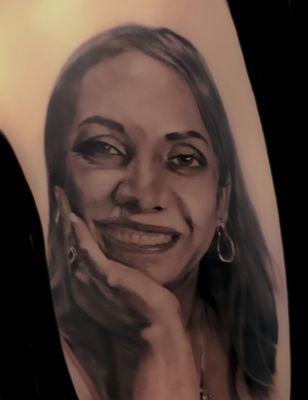 Daughter shows love for her mother with this portrait