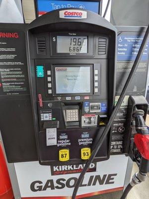 Pump 8 interface. Costco offers regular and premium unleaded only. No mid grade. 4/10/2021.