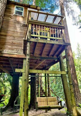 Treehouse showing covered deck