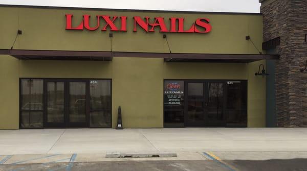 Luxi Nails store front