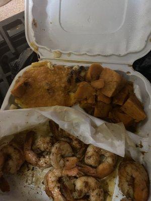 Grilled shrimp with mac and yams