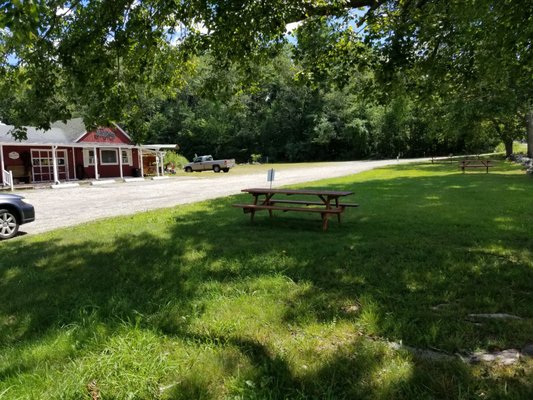 Nice shady place to sit and have a snack!