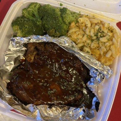 BBQ ribs Mac & Cheese broccoli