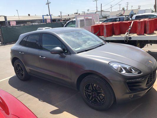 Porsche with satin black rims.