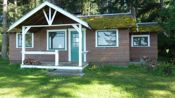 Night Owl, one of the original two-bedroom cabins built in 1932, still retains its vintage charm.