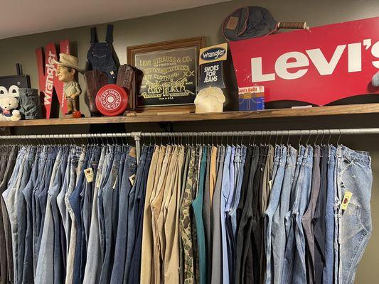 Vintage denim Levi's, lee, carhartt,