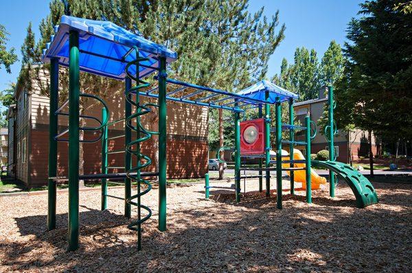 Hunt Club Apartments_Seatac_WA_Playground01