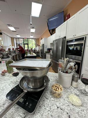 The set up. There is a camera above the chef's table which show up on the tv screens so you can see all his techniques.