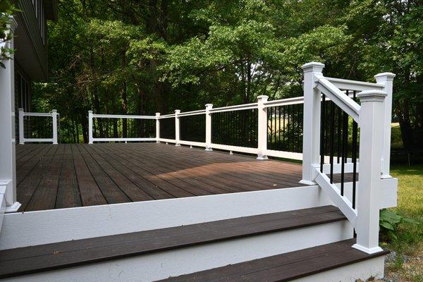 This deck project in Columbia features Trex Composite Decking.