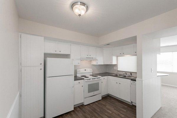 Modern tile backsplash in upgraded 2-bedroom apartment home