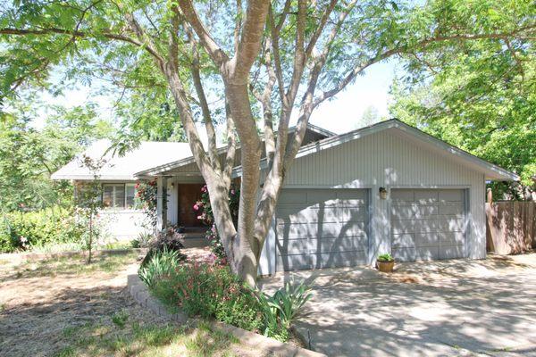 ~~ SOLD! ~~ 3BR & 3BA  Jamestown, CA 2-Car Garage with Gorgeous Garden.