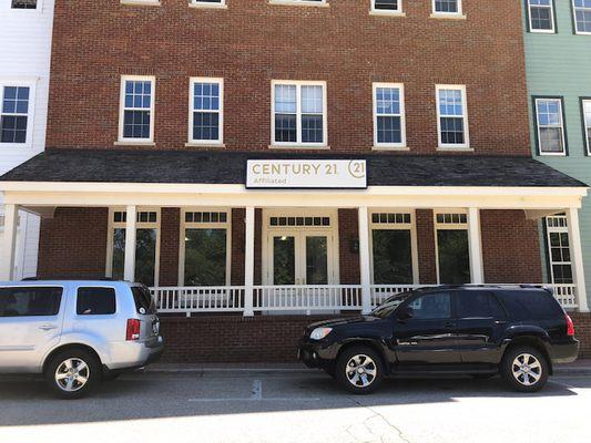 CENTURY 21 Affiliated Delafield, WI office exterior