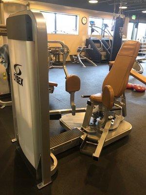 Hip weight machine