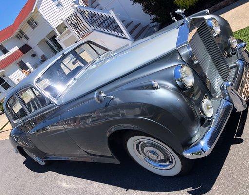 Classic Rolls-Royce gem - looks exceptional and ready for the Showroom!!