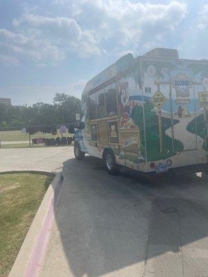 Kona snow cone came to field day and provided snow cones to every student