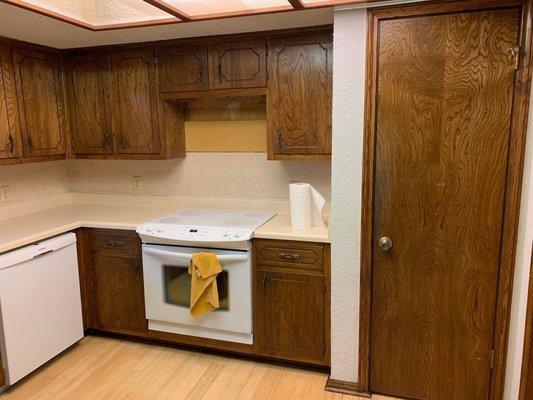 Old 1970's style original kitchen + pantry closet