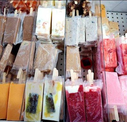 PALETAS WITH NATURAL FRUIT