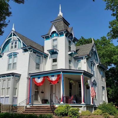 Laurel Manor House decorated for Independence Day