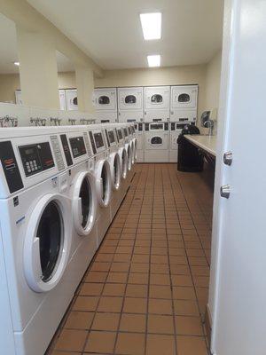 Clean and Spacious Laundry Facility