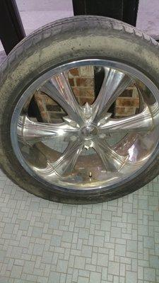 6 hole
 22 inch wheels
 400,00 Dollars