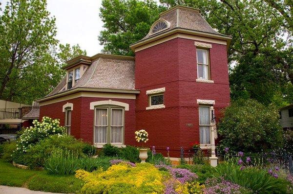 The McCreery House featuring the tower.