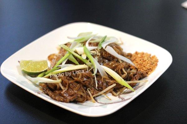 Beef Pad Thai ($10.95) - stir fried rice noodles in a sweet and tangy sauce, topped off with green onions, peanuts and lime