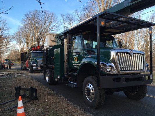 75' 4x4 bucket truck and Kenworth log truck