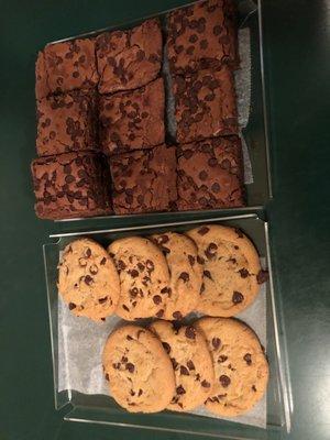 Chocolate chip cookies                      Chocolate chip brownies