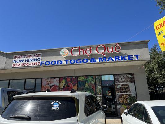 Cho Que Food To-Go & Market offers Vietnamese sandwiches, drinks, party trays & Asian groceries