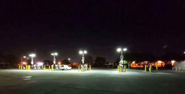 Night at the commercial gas station