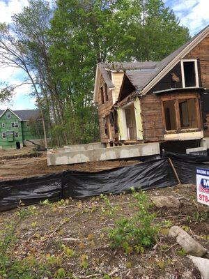 A house being moved on Martin Street May 2018.