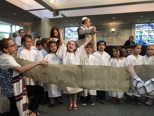 Simchat Torah celebrations with kindergarten consecration