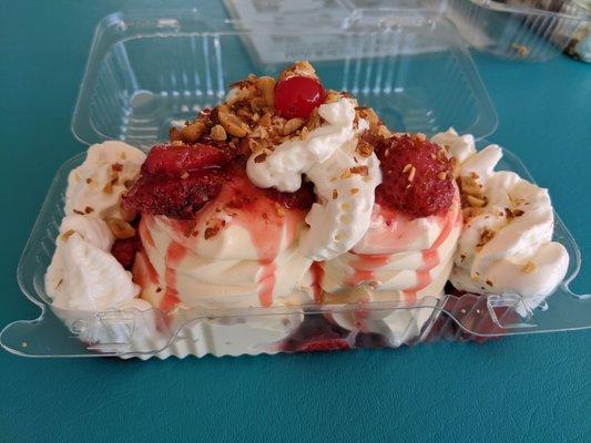 Strawberry sundae