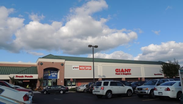 GIANT Pharmacy