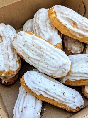 Eggnog Eclairs | @telephonesmoothie