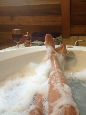 Relaxing tub with view of Mt Hood as well!