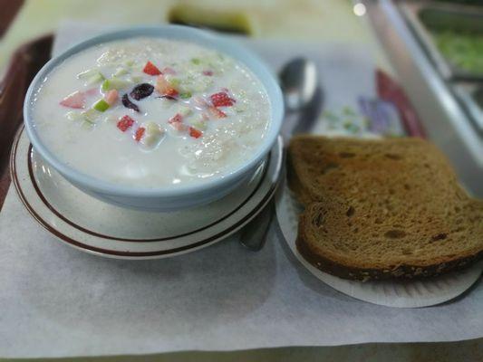 Fresh Oatmeal with raisins,apples and choice of fresh strawberries with side of toast..