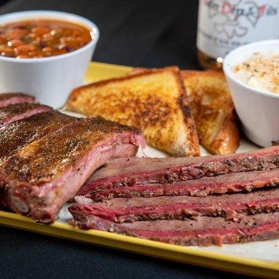 Two-meat plate with toast and two sides. Photo sourced from official website.