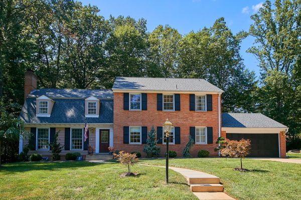 New updated River Falls, Potomac Col.  with 5 Br, 3.5 Ba - $1,250,000