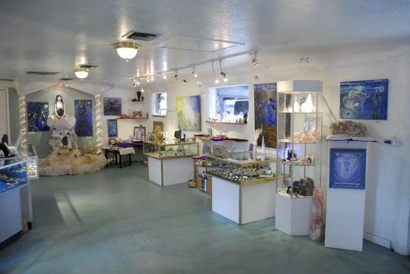 http://www.stoneagesedona.com/  STONE AGE crystal store in Sedona, AZ