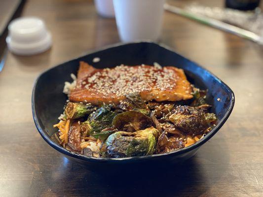 Grilled salmon bowl