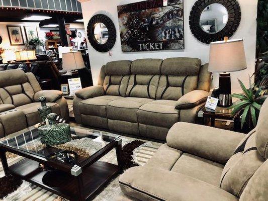 D & L Furniture