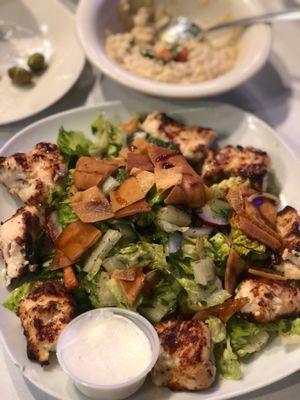 Salad with chicken kebabs