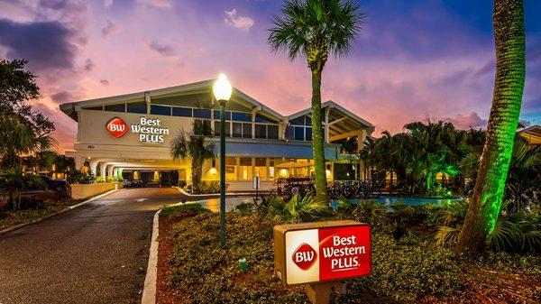 Best Western Plus Yacht Harbor Inn