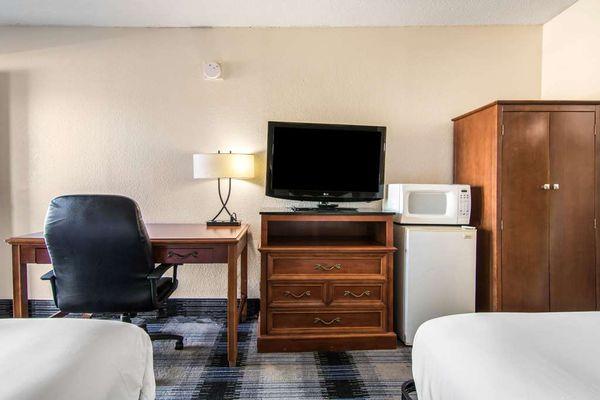 Guestroom with two queen beds