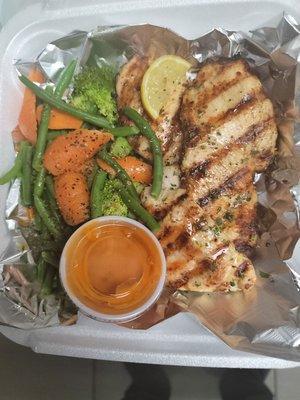 Grilled chicken and vegetables